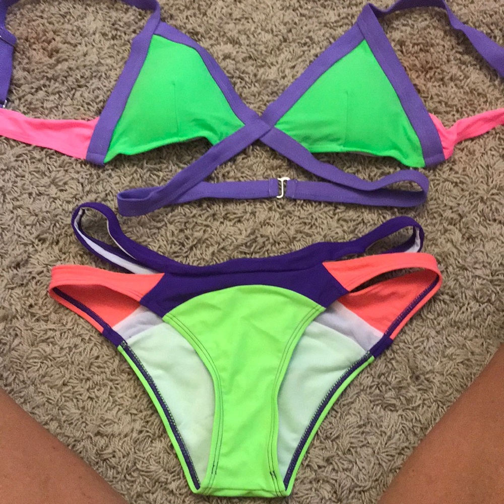 Boutique bikini. Color block. Large